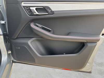 2024 Porsche Macan, $91990. Photo 9