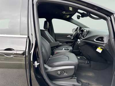 2026 Chrysler Pacifica, $43297. Photo 10