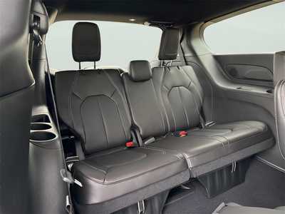2026 Chrysler Pacifica, $43932. Photo 12