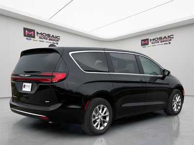 2026 Chrysler Pacifica, $43297. Photo 7