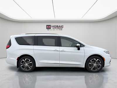 2026 Chrysler Pacifica, $51220. Photo 8