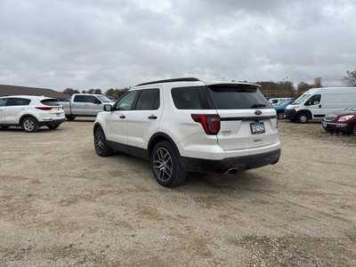 2017 Ford Explorer, $10990. Photo 5