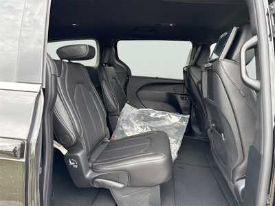 2026 Chrysler Pacifica, $43736. Photo 11