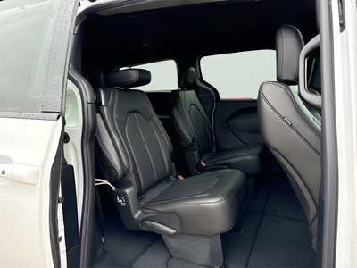 2026 Chrysler Pacifica, $43340. Photo 11