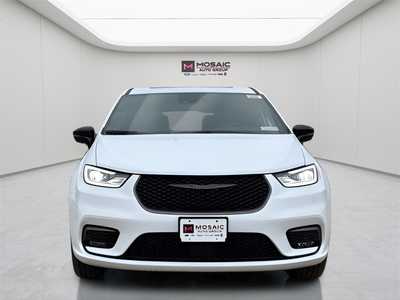 2026 Chrysler Pacifica, $43340. Photo 2