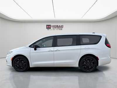 2026 Chrysler Pacifica, $43340. Photo 4