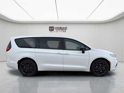2026 Chrysler Pacifica, $43340. Photo 8