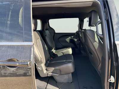 2026 Chrysler Pacifica, $43736. Photo 12