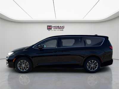 2026 Chrysler Pacifica, $43736. Photo 4