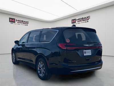 2026 Chrysler Pacifica, $43736. Photo 5