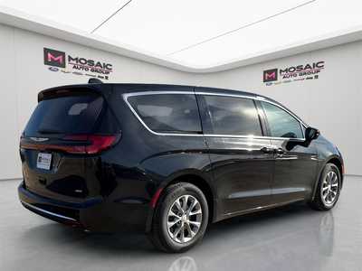 2026 Chrysler Pacifica, $43736. Photo 7