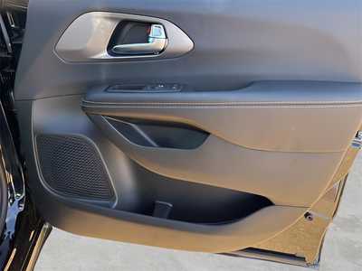 2026 Chrysler Pacifica, $43736. Photo 9