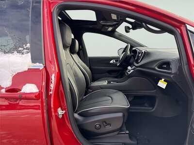 2026 Chrysler Pacifica, $49370. Photo 10