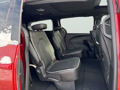 2026 Chrysler Pacifica, $49370. Photo 11