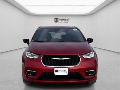 2026 Chrysler Pacifica, $49370. Photo 2