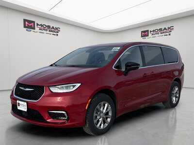 2026 Chrysler Pacifica, $49370. Photo 3