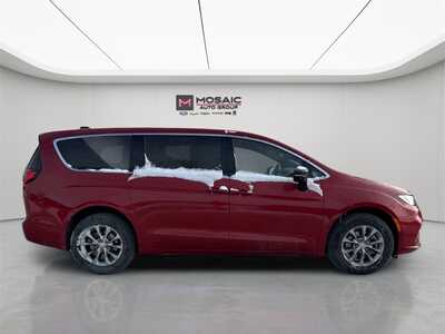 2026 Chrysler Pacifica, $49370. Photo 8
