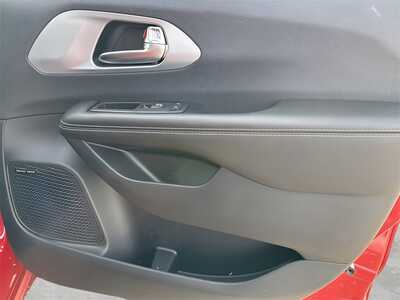 2026 Chrysler Pacifica, $49370. Photo 9