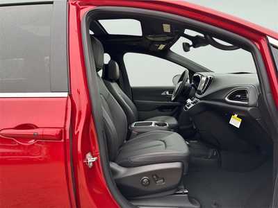 2026 Chrysler Pacifica, $45816. Photo 10