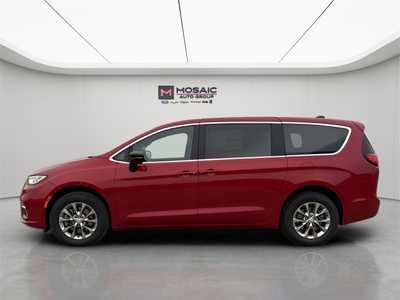 2026 Chrysler Pacifica, $45816. Photo 4