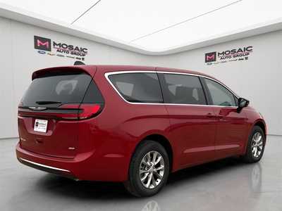 2026 Chrysler Pacifica, $45816. Photo 7