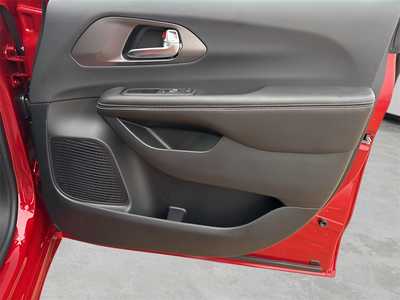 2026 Chrysler Pacifica, $45816. Photo 9