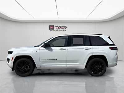 2025 Jeep Grand Cherokee, $45305. Photo 4