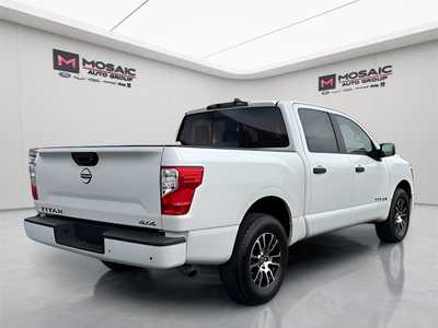 2023 Nissan Titan, $. Photo 3