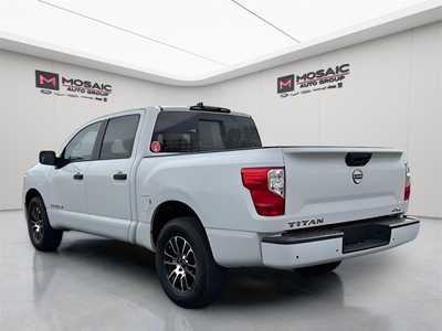 2023 Nissan Titan, $. Photo 5