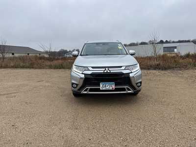 2020 Mitsubishi Outlander, $16990. Photo 2