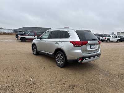 2020 Mitsubishi Outlander, $16990. Photo 5