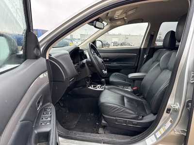 2020 Mitsubishi Outlander, $16990. Photo 6