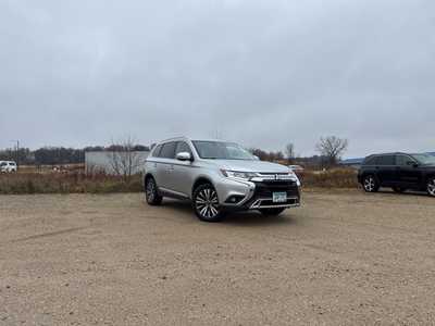 2020 Mitsubishi Outlander, $16990. Photo 1