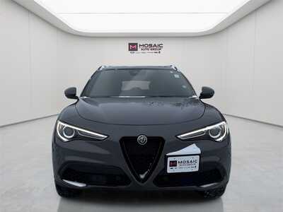 2022 Alfa Romeo Stelvio, $20990. Photo 2