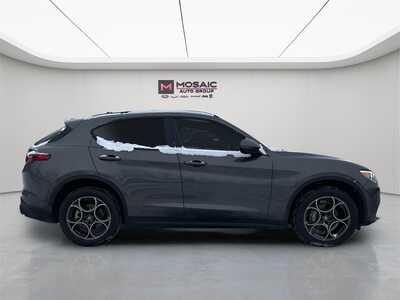 2022 Alfa Romeo Stelvio, $20990. Photo 8