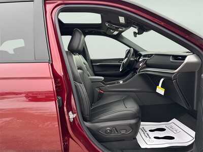 2025 Jeep Grand Cherokee, $43956. Photo 10