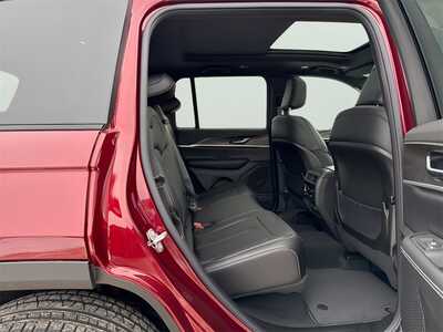 2025 Jeep Grand Cherokee, $43956. Photo 11