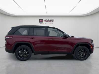 2025 Jeep Grand Cherokee, $43956. Photo 8