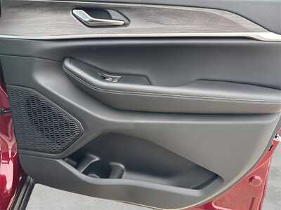 2025 Jeep Grand Cherokee, $43956. Photo 9