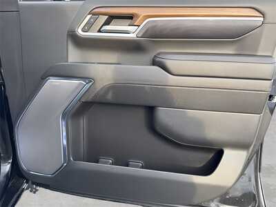 2024 Chevrolet 2500 Crew Cab, $69490. Photo 9