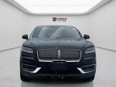 2019 Lincoln Nautilus, $20490. Photo 2