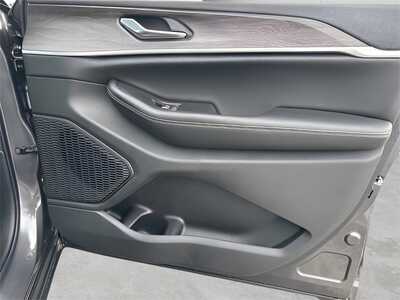 2025 Jeep Grand Cherokee, $46456. Photo 10