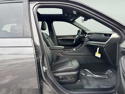 2025 Jeep Grand Cherokee, $46456. Photo 11
