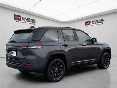 2025 Jeep Grand Cherokee, $46456. Photo 8