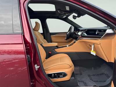 2025 Jeep Grand Cherokee L, $67592. Photo 12