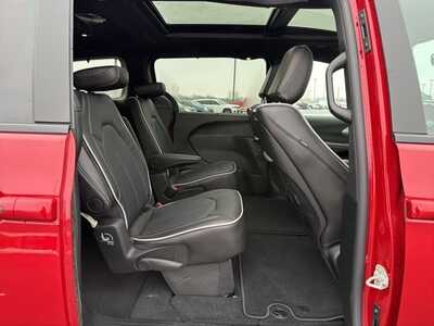 2026 Chrysler Pacifica, $54478. Photo 11