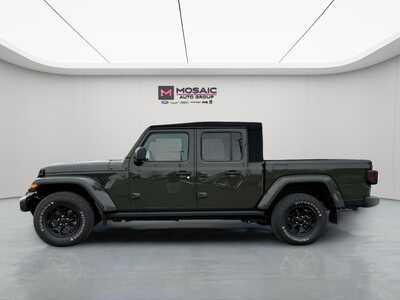 2022 Jeep Gladiator, $29190. Photo 4