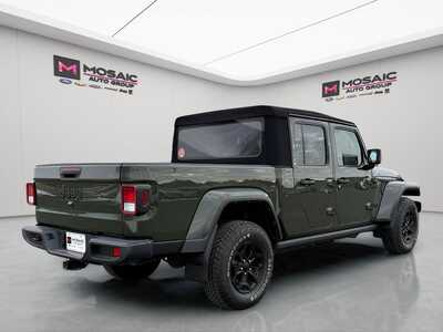 2022 Jeep Gladiator, $29190. Photo 8