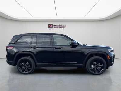 2025 Jeep Grand Cherokee, $45657. Photo 9