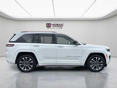 2022 Jeep Grand Cherokee, $28190. Photo 9